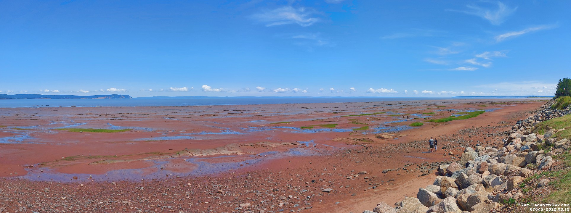 67045PaCrLe - The mud flats at Evangeline Beach at low tide, Grand Pré, NS